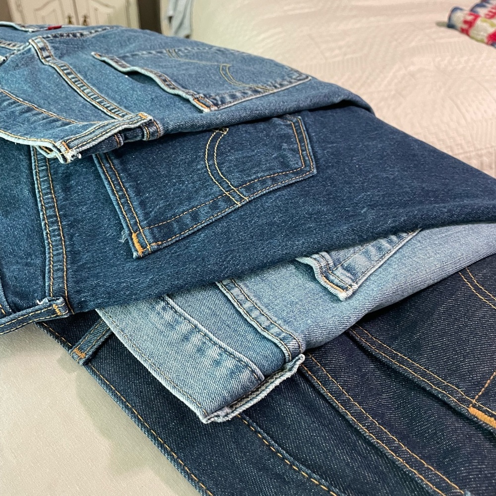 4 pairs of Levi’s